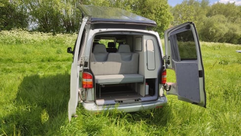 Misty  – *RECENTLY UPGRADED* Fully Heated/ Air-conditioned VW T5 4 berth  Campervan