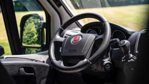 Camper Eva – Camping-car de luxe avec Starlink