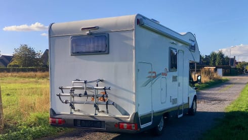 Family camper for 6 people with 2 fixed double beds