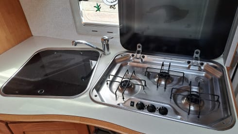 4p Chausson semi-integrated uit 1999