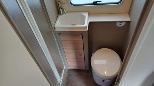 C19 – Knaus Traveler A705 XL Garage for 6 persons