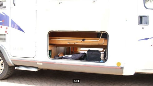 Pèpè – Very neat and spacious camper