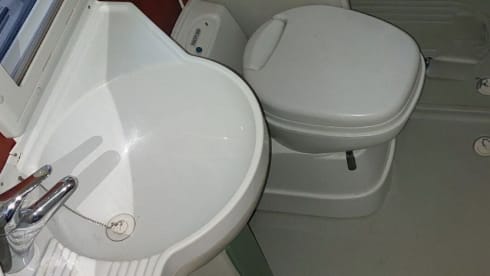 Compact integral camper with 4 berths - available from 3-8