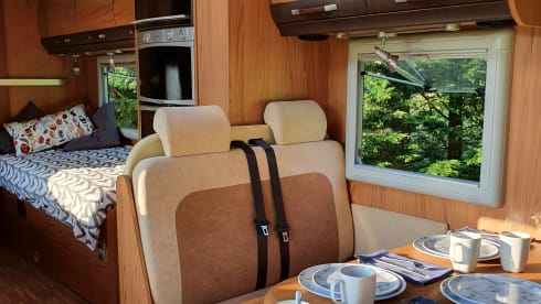 Bernie G – Luxurious and spacious high quality German built integrated motorhome