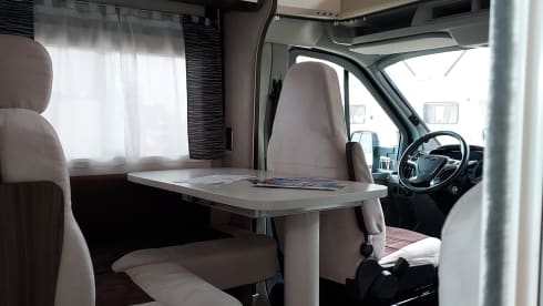 4-person Benimar semi-integrated from December 2016 euro6