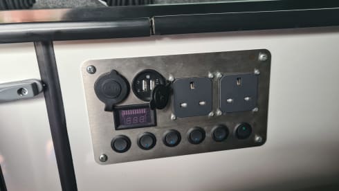 Red Dragon – 4 berth Volkswagen campervan from 2014