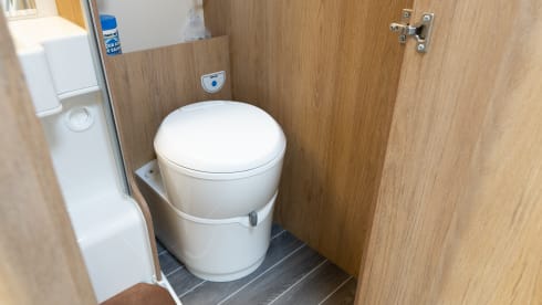 NXA – AutoRoller 707 4 Person Family Motorhome 