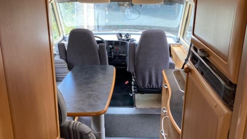 Beautiful camper with XXL garage and super layout!