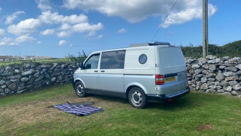 OnlyVans – Only Vans Adventures - VW T5 - 2 Berth
