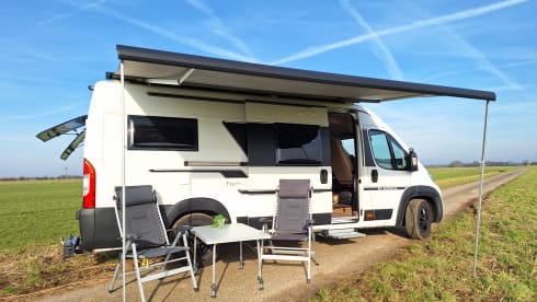 2p Adria Mobil bus uit 2018