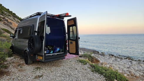 BoWi bus – 2p off Grid Mercedes-Benz bus from 2017