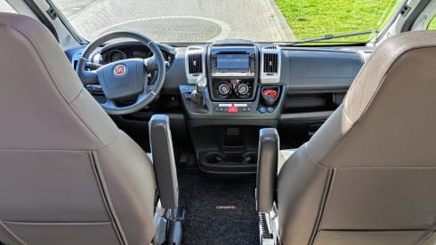Vakantiemaatje – Adria Compact Plus SL automatic camper semi-internet 2 persons from 2019
