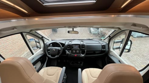 “ Dushi “ – Adria Matrix Axess 590ST compact, semi-integral from 2020