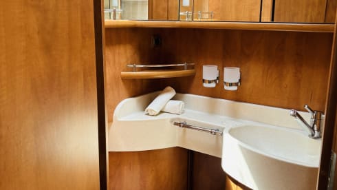 Reispaleis – Comfortable and stylish integrated 4p Carthago Chic C-Line II