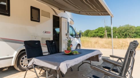 Challenger! – Ruime, moderne en luxe camper met 4 vaste slaapplekken - XL garage