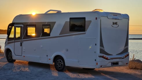 New Integral Camper / Automatic / 160 HP