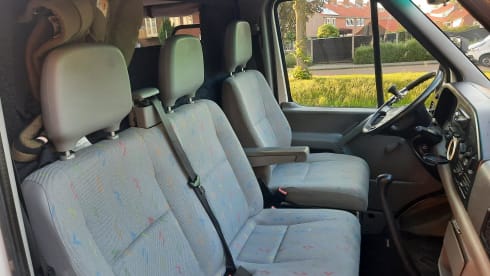 Cozy and neat VW camper bus 2.5TDI