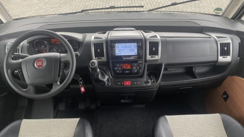 4p LMC integral lifting bed and round seating area from 2015