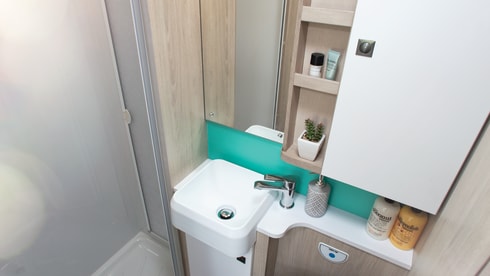 Autotrail F60 – Motorhome – Sleeps 4 – Travels 4