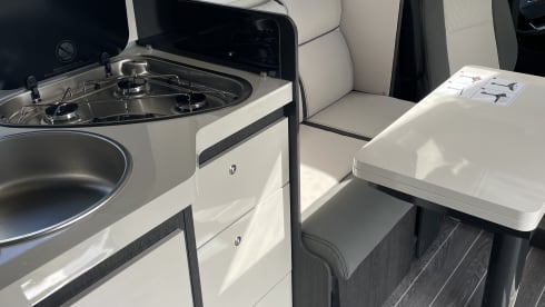 Feel Home on wheels – New and spacious Roller Team 2023 with central bed