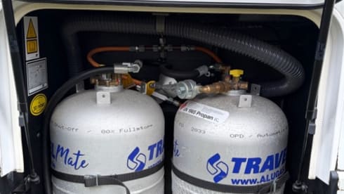 TOPPIE – Hymer 2 places semi-intégré à partir de 2023 Mercedes