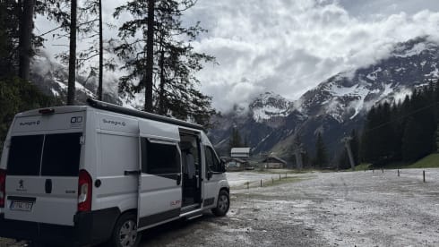 Magic Adventure – 3p Peugeot camper from 2024 is ready to go