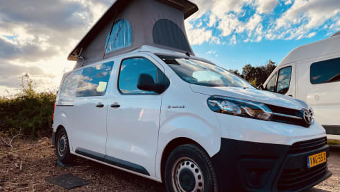 Budgee 🌱⚡️ – 100% electric campervan with solar cooking ☀️ 