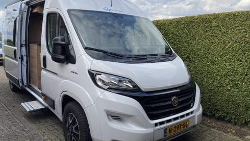 Sunliving – Sunliving Bus camper with bus biker 