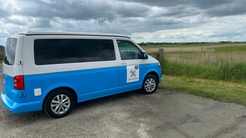 Victor – 4 berth Volkswagen campervan from 2017