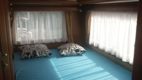 Let op!!! Prijs is inclusief dagverzekering goboony! – Beautiful camper for rent! With a fixed bed and fully furnished!