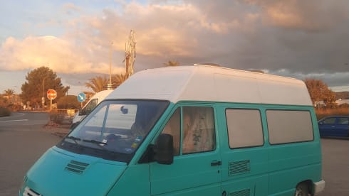 Ibiza hippie van Renault Traffic turquoise 