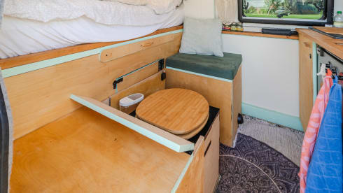 Stef – Cozy Off-grid Mercedes Campervan