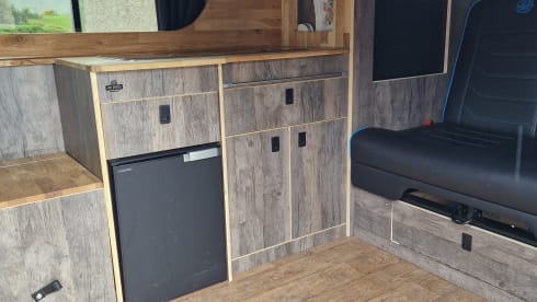 Dug – 3/4 berth Vauxhall Vivaro campervan,