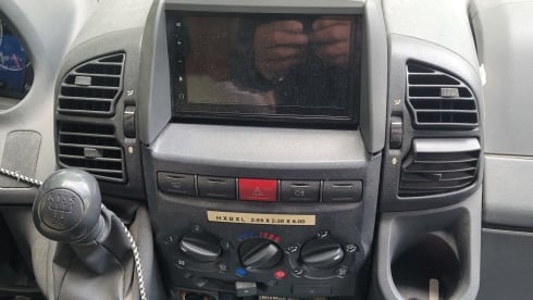 2p Bürstner semi-integrated uit 2004