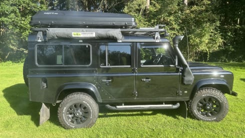 Bessie – 4 berth Land Rover rooftop from 2012