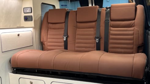 YETI – Ice white Long wheel base VW T6.1 2021 4 birth luxury camper 