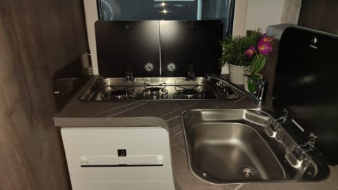 The Yellow Spark. – brand new all-in mobile home 4p