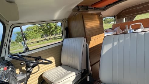 Blossom – 'Blossom' VW T2 Westfalia 1972 Campervan