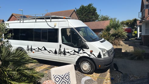 Flash – 3 berth Ford bus from 2013