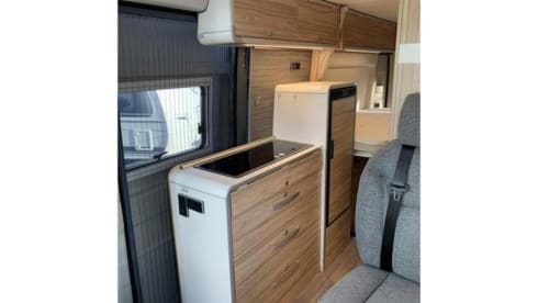 Jo'Berg – Hymer Yellowstone bus camper (with lifting roof) from 2019