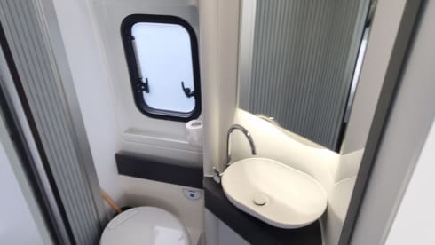 Adria Twin Sport 640 SGX – New 2025 spacious Campervan for 4