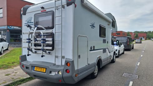 Vinny – Go on an adventure with our 6-person Camper - Ready for your trip!"