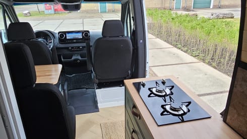 Madrid – Sprinter XXL a wonderful compact camper with lots of space!