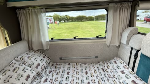 Eze – HR Adventures - Rimor Kilig 9 - 6 berth, 6 seat belt Motorhome
