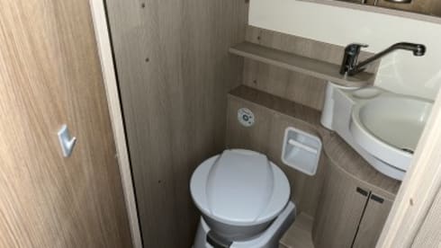 4p Bürstner 160 hp semi-integrated (2013)