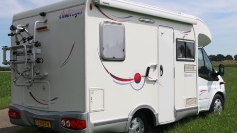 Flash 02 – Compact motorhome of 560 length with air conditioning Flash 02