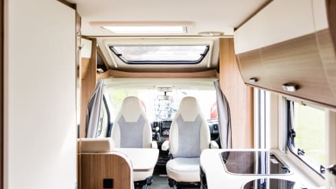 Young luxury 3p camper with automatic transmission Fiat Carado T337 semi-integrated 