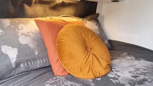 WanderVan Noé – Mooie zelfbouw camper voor 2P+kindje 