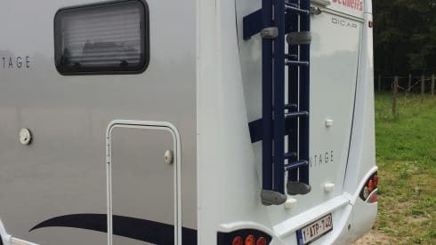 Luxurious Dethleffs 2-3 Pers Semi Integral Advantage