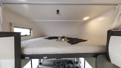 Luca – Luca – Motorhome – Sleeps 6 – Travels 6